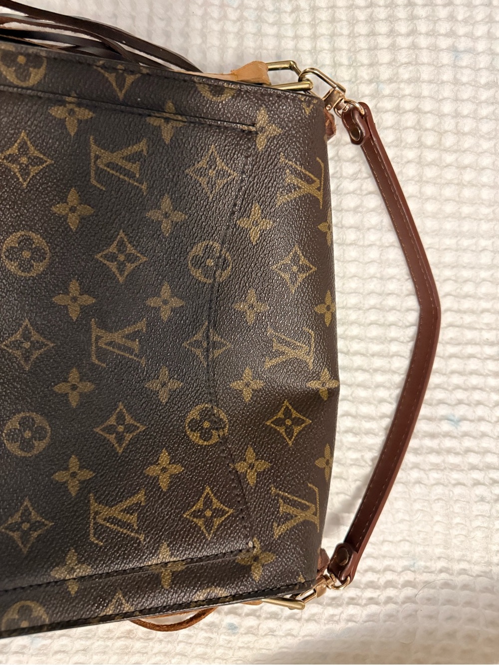 Louis Vuitton -Upcycled Brown Monogram Fringe Leather Bag with Agate Charm - Picture 6 of 7